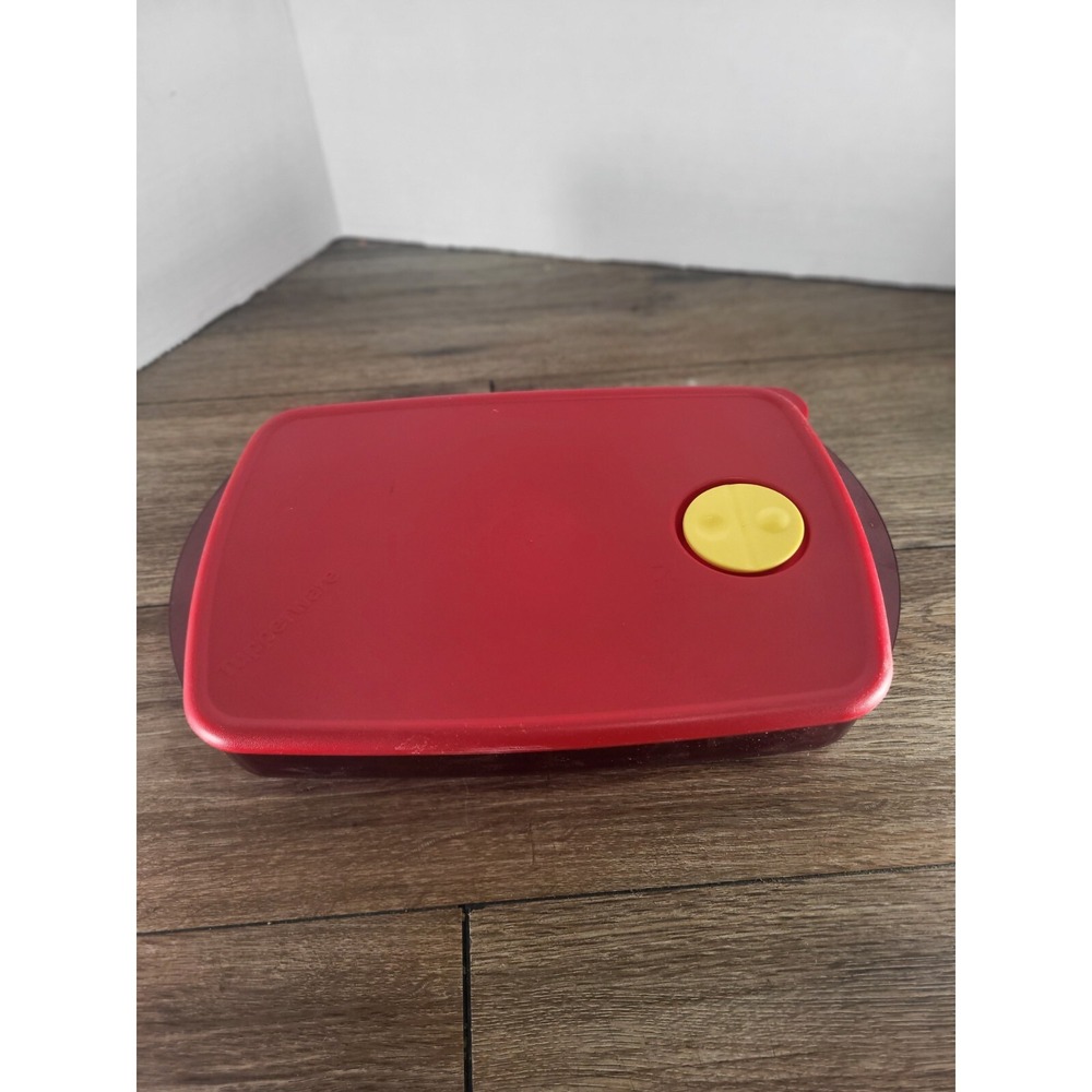 Tupperware Divided Rectangular 3990a Dish and Lid 3 Sections